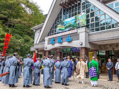 カワイイ稚児や山伏がパレード行進 高尾山薬王院 秋季大祭 タケモトの八王子ルポ 八王子の地域情報ポータルサイト はちなび