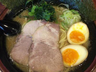 【閉店】とんこつラーメン 暁の口コミ評価評判大きなチャーシューの乗った王道の家系ラー
