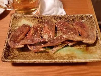 や台ずし 西八王子南口町の口コミ評価評判真ん中でポキっと折るのがコツの手羽先。
