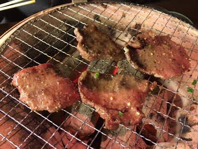 炭火焼肉 仁の口コミ評価評判卓上で炭火焼