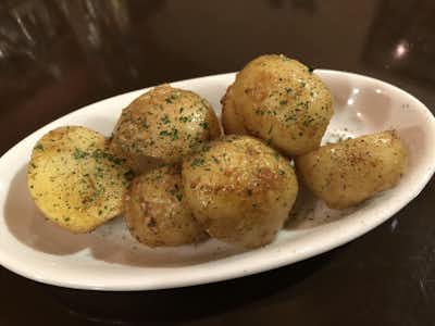 バー  NEWZ BAL（ニューズバル）の口コミ評価評判春じゃがいものガーリックバター炒め