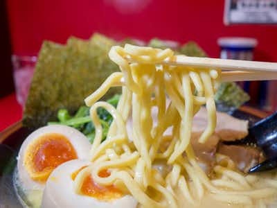 横浜家系ラーメン 八王子大和家の口コミ評価評判家系ラーメン定番の中太平打ちストレート麺