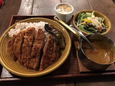 カキノキテラスの口コミ評価評判山形米澤豚のカツカレーと燻製カキ