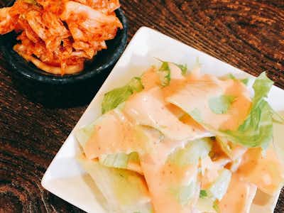 焼肉八王子 黒テツ（クロテツ）の口コミ評価評判キムチ サラダ