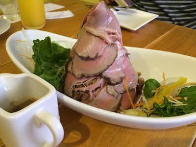 【閉店】グリーンルームカフェ （Green room cafe）の口コミ評価評判ローストビーフタワー
