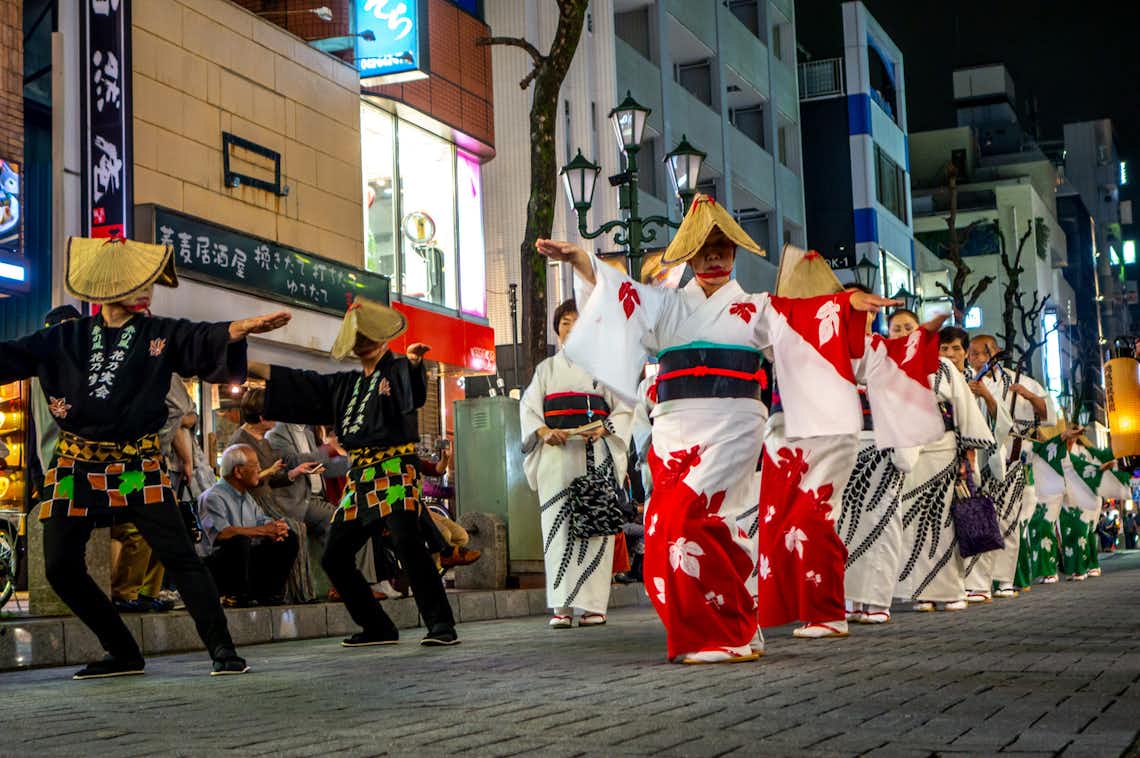 富山の民謡が八王子に!?商店街を練り歩く越中八尾おわら風の舞