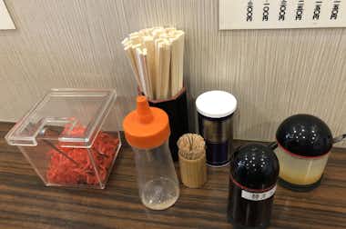 豚骨ラーメン  麺や 花火の口コミ評価評判卓上調味料