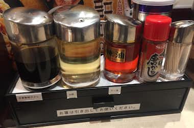 中華食堂 一番館 八王子駅前店の口コミ評価評判調味料もたくさん