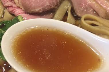 【閉店】鴨だしらーめん 鴨福【旧店名：鴨と軍鶏】の口コミ評価評判澄んだ醤油スープ