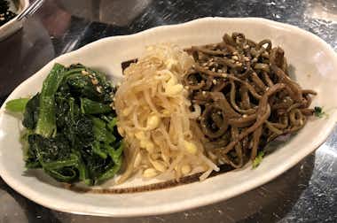 韓国料理 トンキングの口コミ評価評判ナムル盛り合わせ
