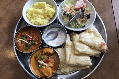 ネパールカレー　ポカラ食堂の口コミ評価評判チーズナンセット　キーマカレー＆チキンカレー