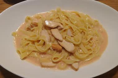 洋食と洋酒 ao-ya(アオヤ)の口コミ評価評判スモークチキンのパスタ