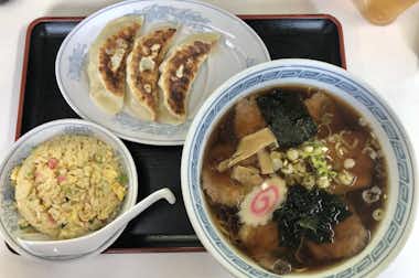 ラーメン  豊春（ほうしゅん）の口コミ評価評判チャーシューメン+半チャーハン+ジャンボ餃子3個セット