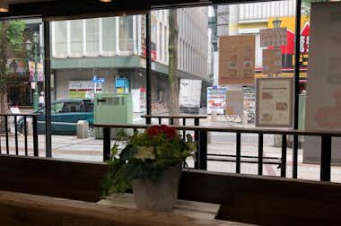 atシュベール  八王子店の口コミ評価評判店内カウンターから
