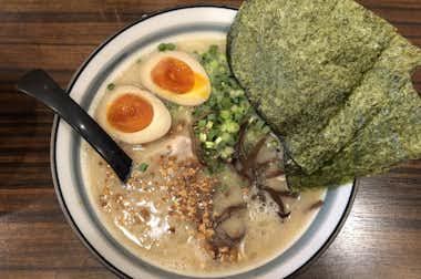 豚骨ラーメン  麺や 花火の口コミ評価評判花火ラーメン